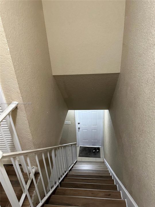 На продажу: $230,000 (2 спален, 1 ванн, 1108 Квадратных фут)