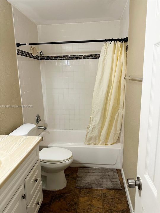 На продажу: $230,000 (2 спален, 1 ванн, 1108 Квадратных фут)