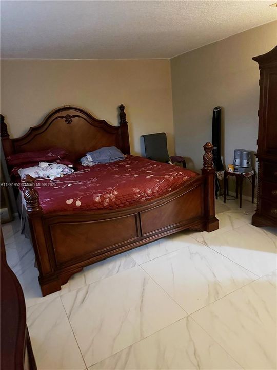 На продажу: $230,000 (2 спален, 1 ванн, 1108 Квадратных фут)