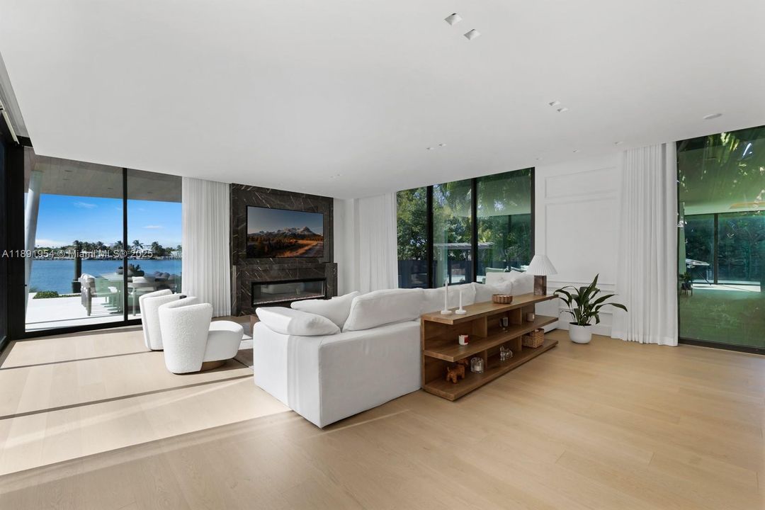 На продажу: $18,900,000 (7 спален, 6 ванн, 7690 Квадратных фут)