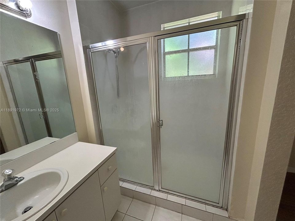 На продажу: $349,000 (3 спален, 3 ванн, 1382 Квадратных фут)