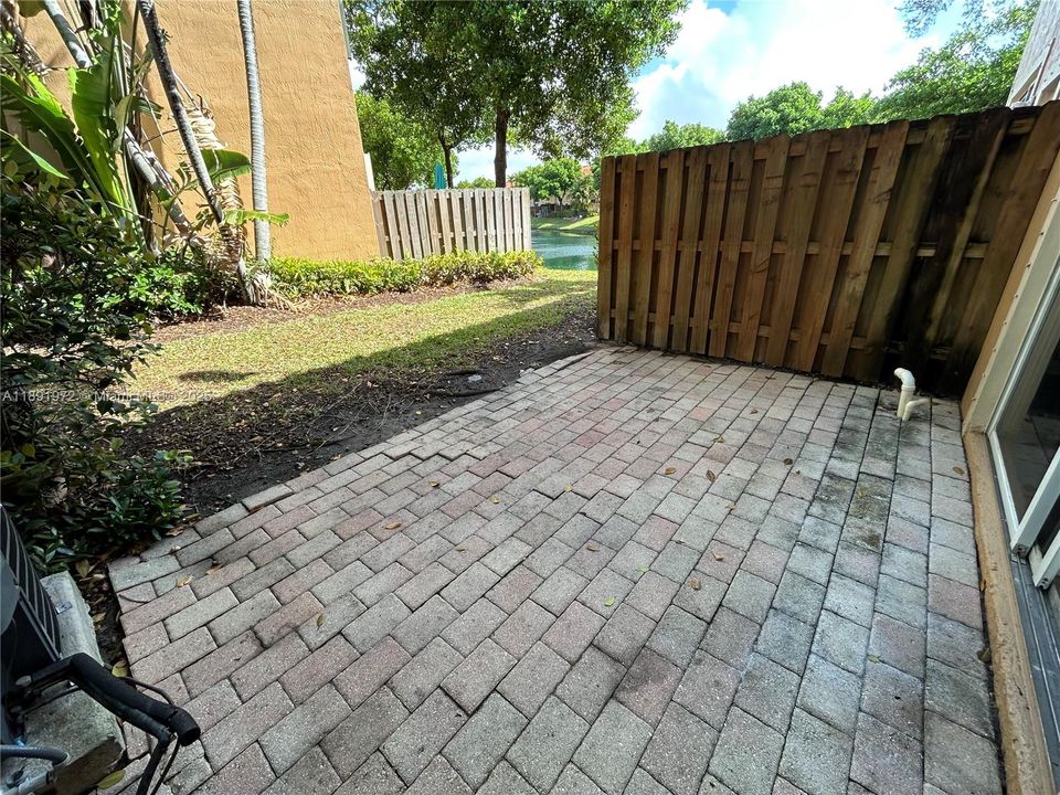 На продажу: $349,000 (3 спален, 3 ванн, 1382 Квадратных фут)