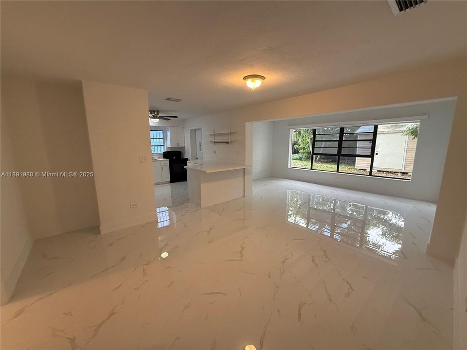 合同活跃: $3,500 (4 贝兹, 2 浴室, 1842 平方英尺)