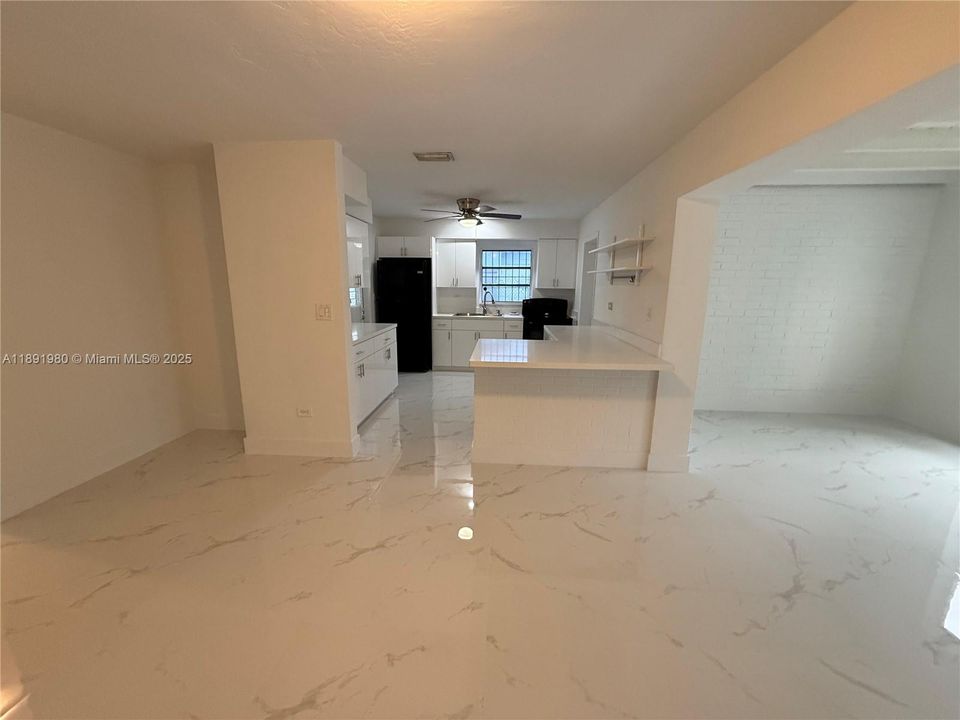 合同活跃: $3,500 (4 贝兹, 2 浴室, 1842 平方英尺)