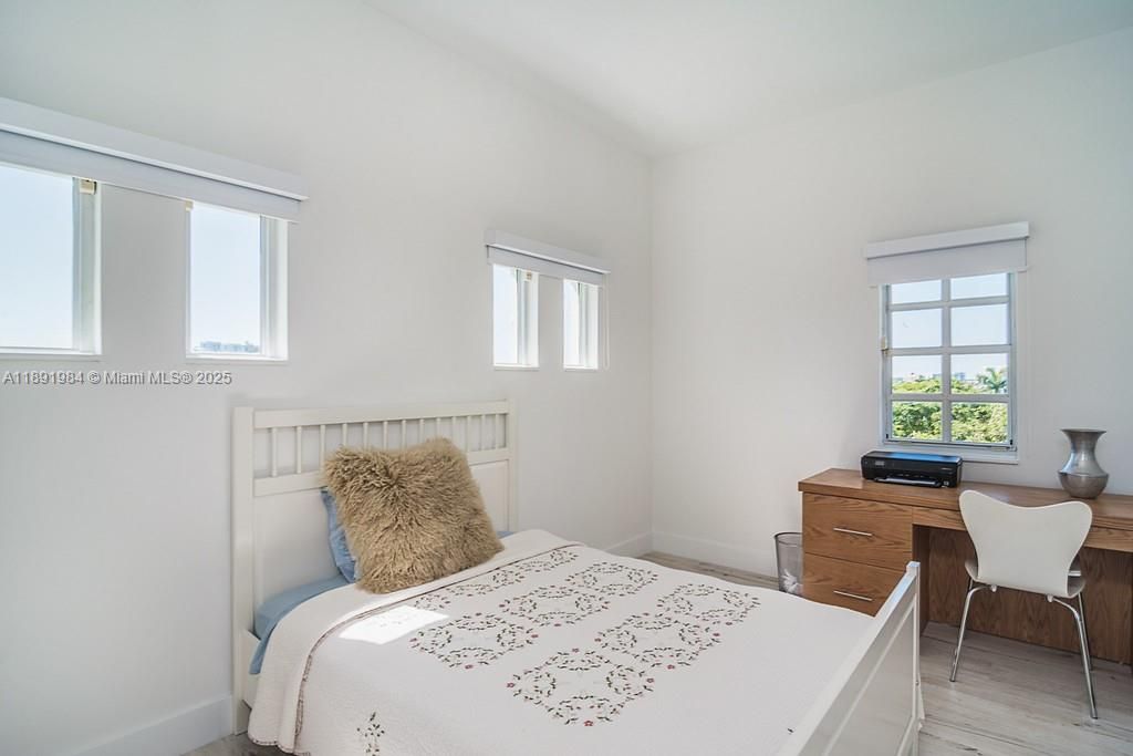 For Sale: $2,500,000 (4 beds, 4 baths, 4339 Square Feet)