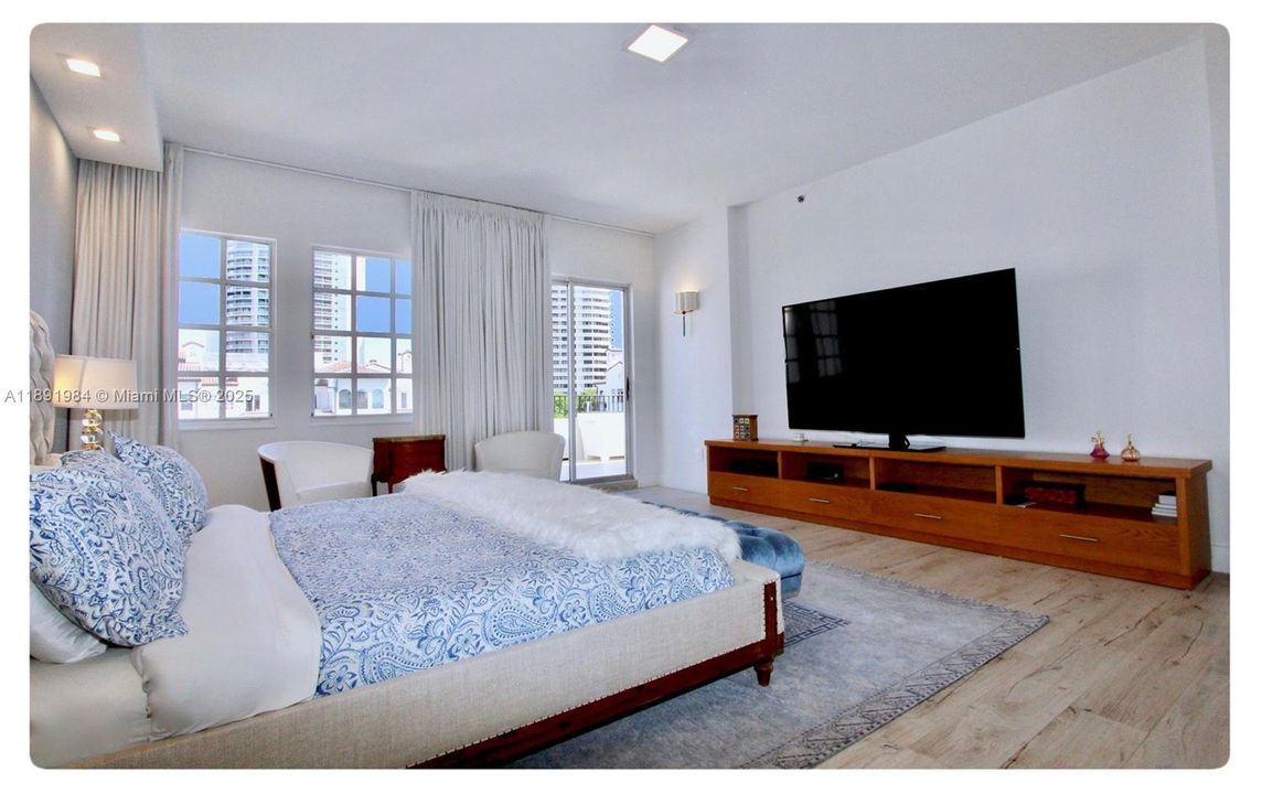 For Sale: $2,500,000 (4 beds, 4 baths, 4339 Square Feet)