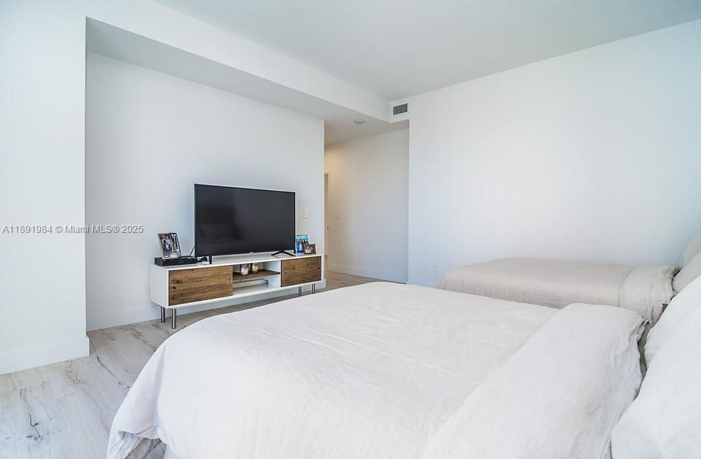 For Sale: $2,500,000 (4 beds, 4 baths, 4339 Square Feet)