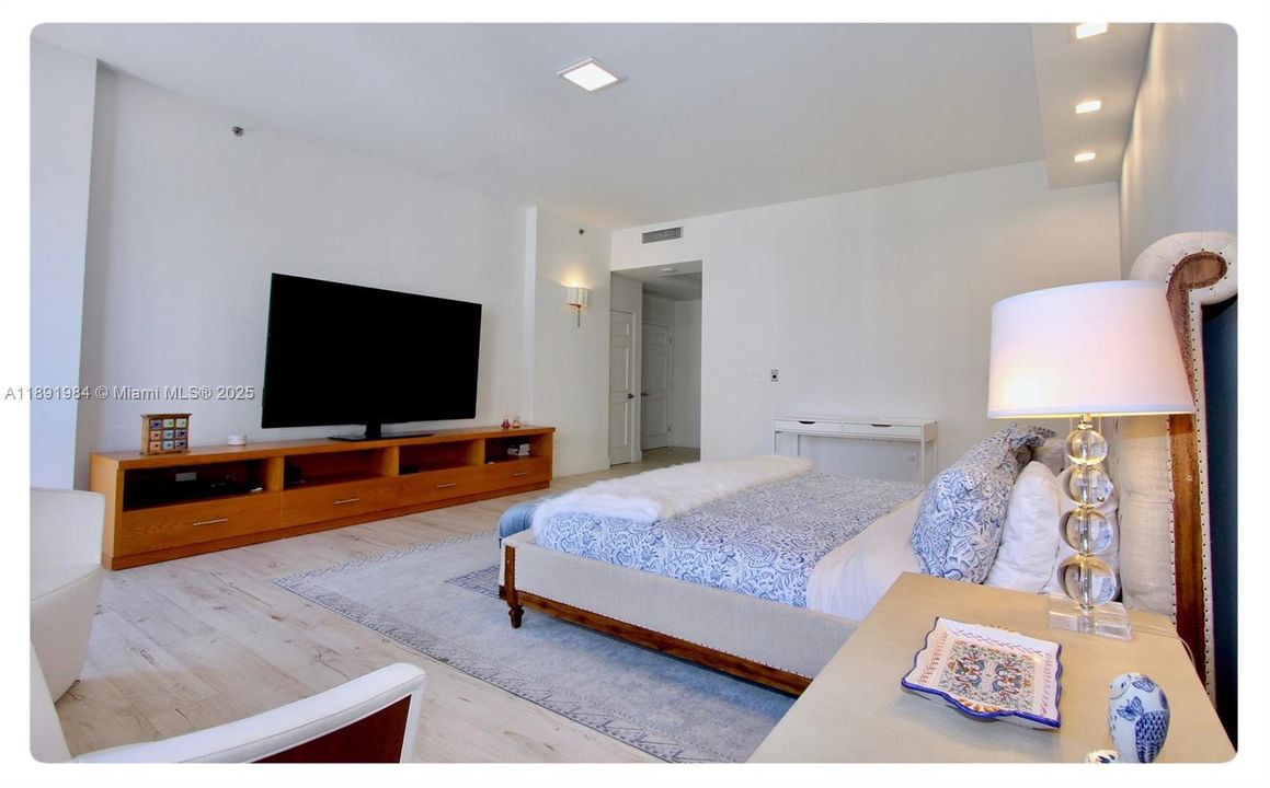 For Sale: $2,500,000 (4 beds, 4 baths, 4339 Square Feet)