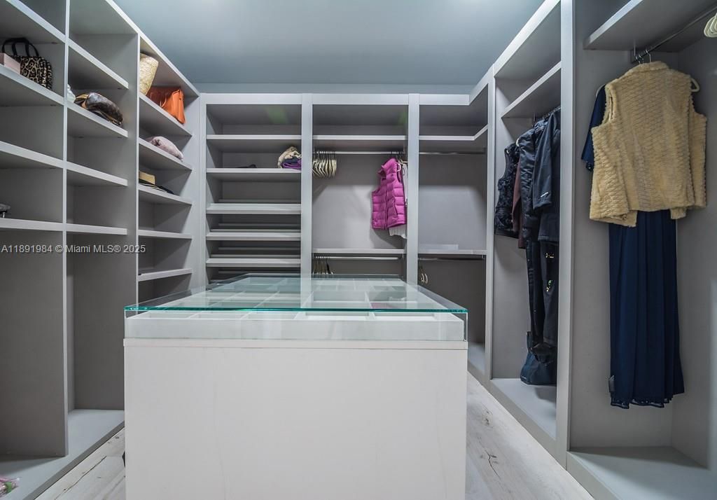 For Sale: $2,500,000 (4 beds, 4 baths, 4339 Square Feet)