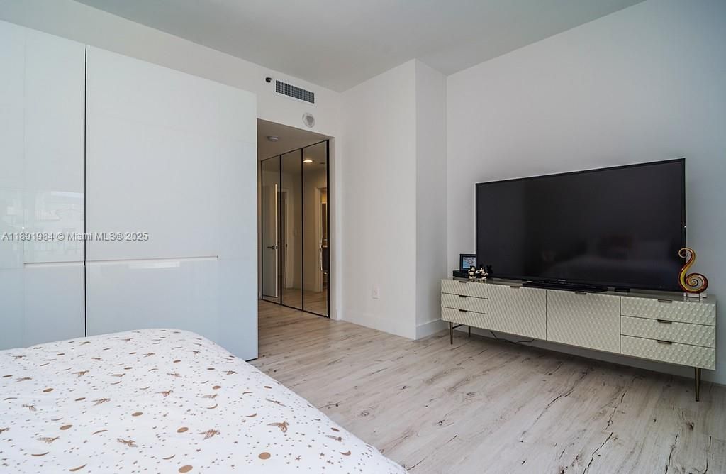 For Sale: $2,500,000 (4 beds, 4 baths, 4339 Square Feet)