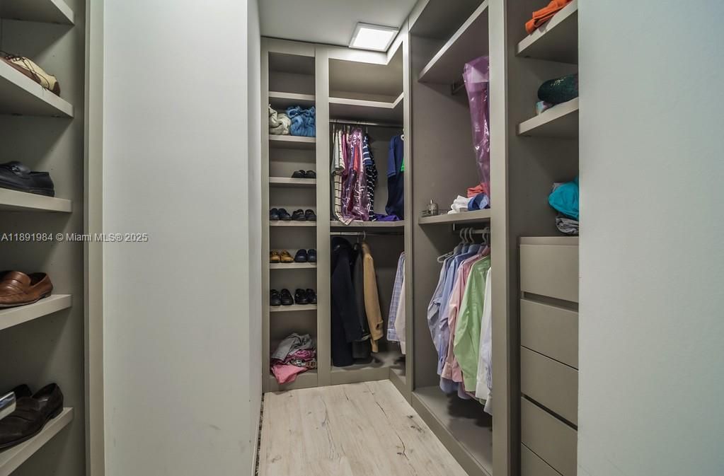 For Sale: $2,500,000 (4 beds, 4 baths, 4339 Square Feet)