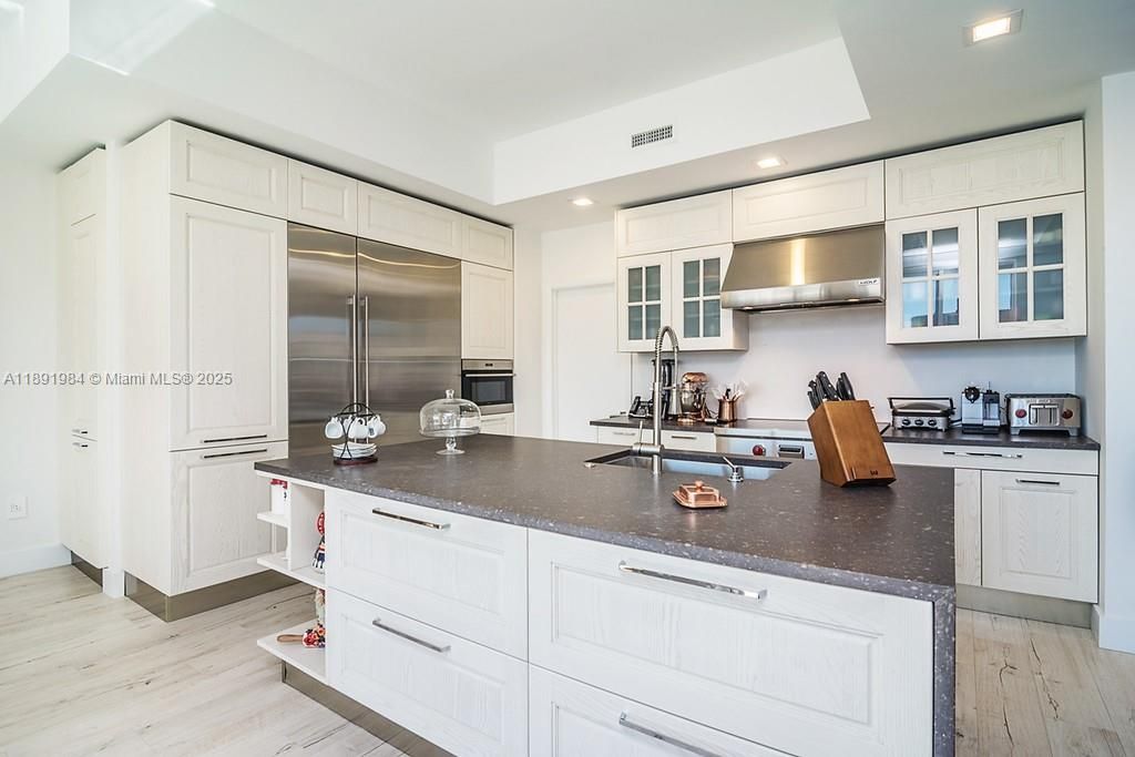 For Sale: $2,500,000 (4 beds, 4 baths, 4339 Square Feet)