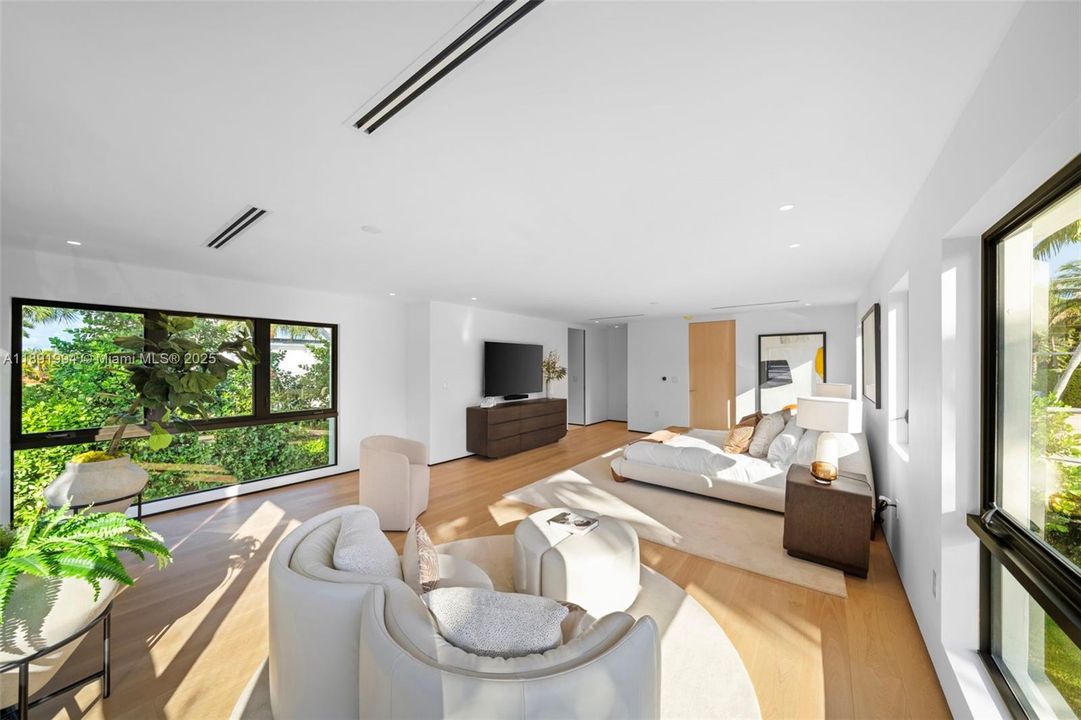 For Sale: $5,750,000 (4 beds, 3 baths, 3281 Square Feet)