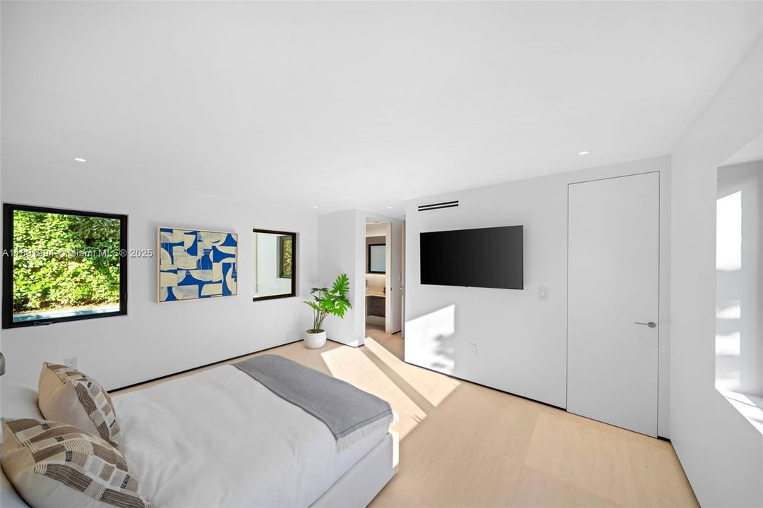 For Sale: $5,750,000 (4 beds, 3 baths, 3281 Square Feet)