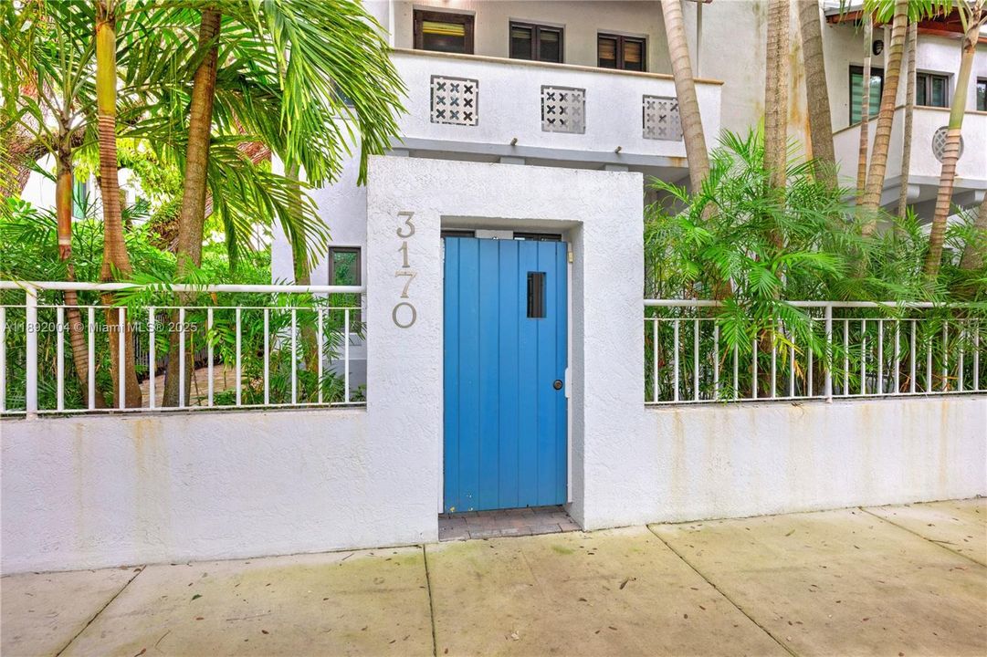 Active With Contract: $1,399,000 (3 beds, 2 baths, 1890 Square Feet)