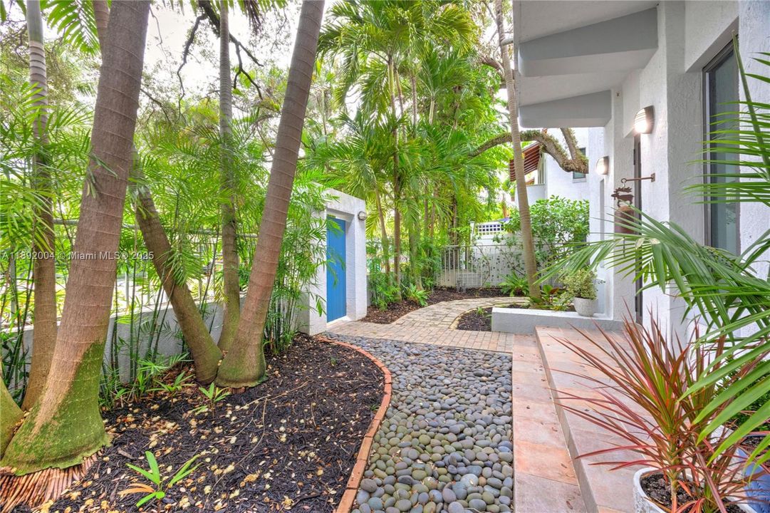 Active With Contract: $1,399,000 (3 beds, 2 baths, 1890 Square Feet)