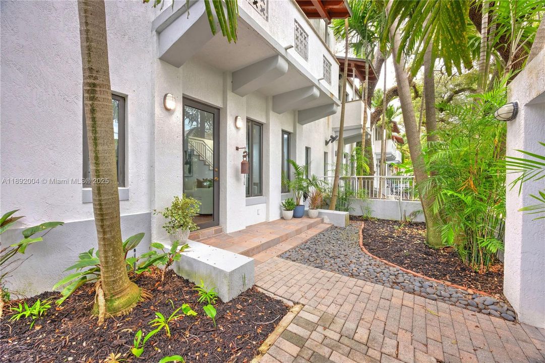 Active With Contract: $1,399,000 (3 beds, 2 baths, 1890 Square Feet)