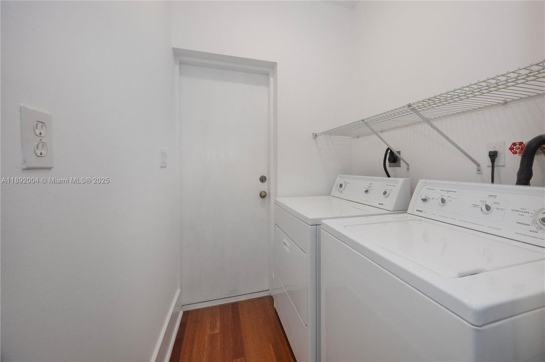 Active With Contract: $1,399,000 (3 beds, 2 baths, 1890 Square Feet)