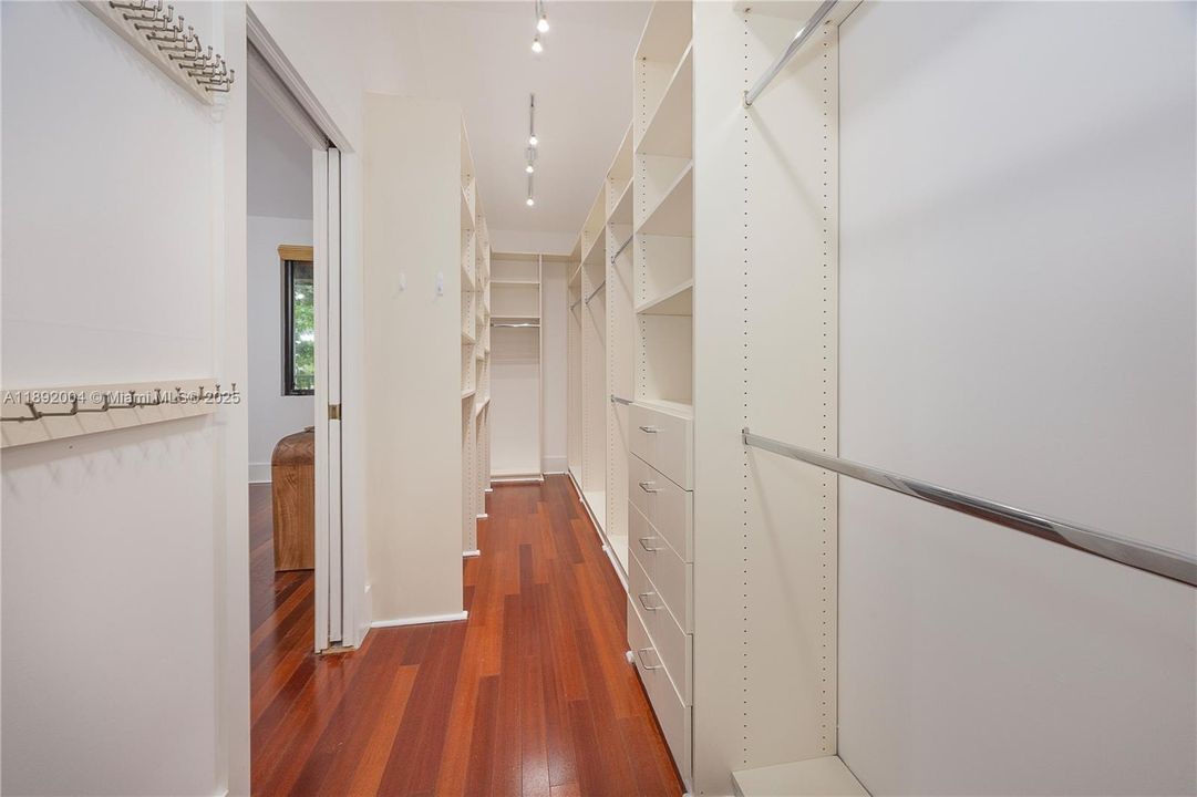 Active With Contract: $1,399,000 (3 beds, 2 baths, 1890 Square Feet)