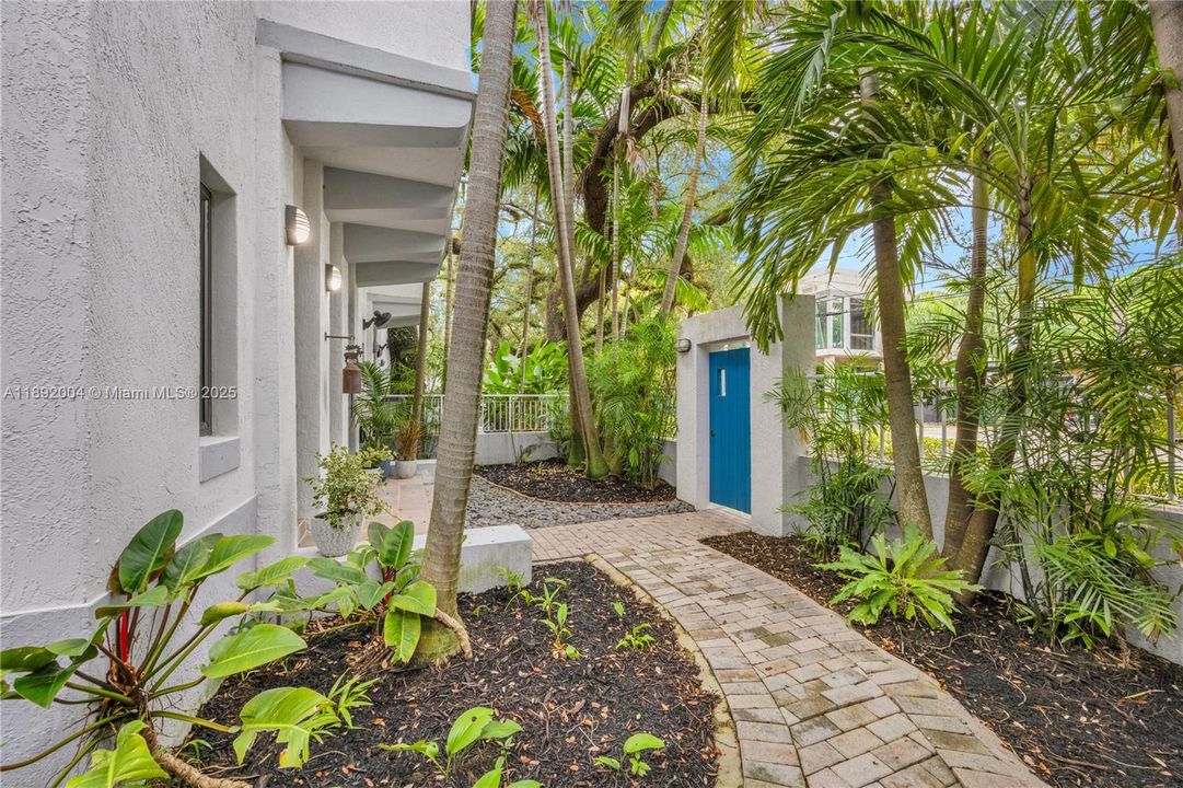 Active With Contract: $1,399,000 (3 beds, 2 baths, 1890 Square Feet)