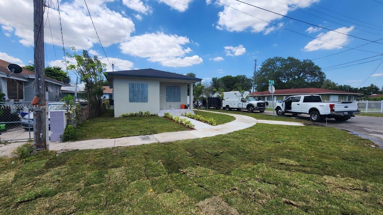 For Sale: $495,000 (4 beds, 2 baths, 1400 Square Feet)