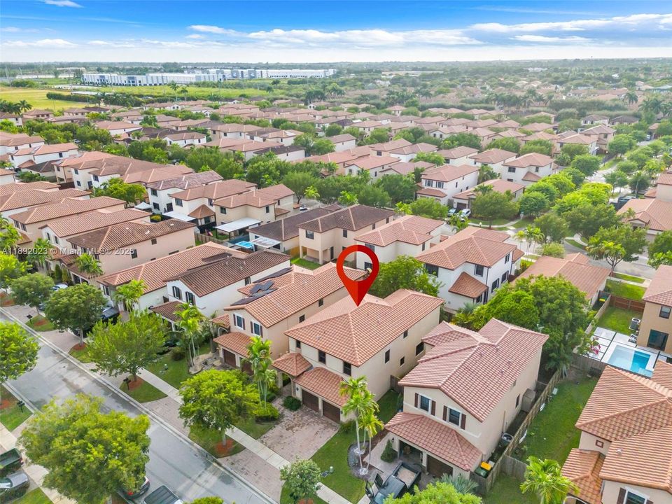 Active With Contract: $450,000 (5 beds, 2 baths, 2568 Square Feet)