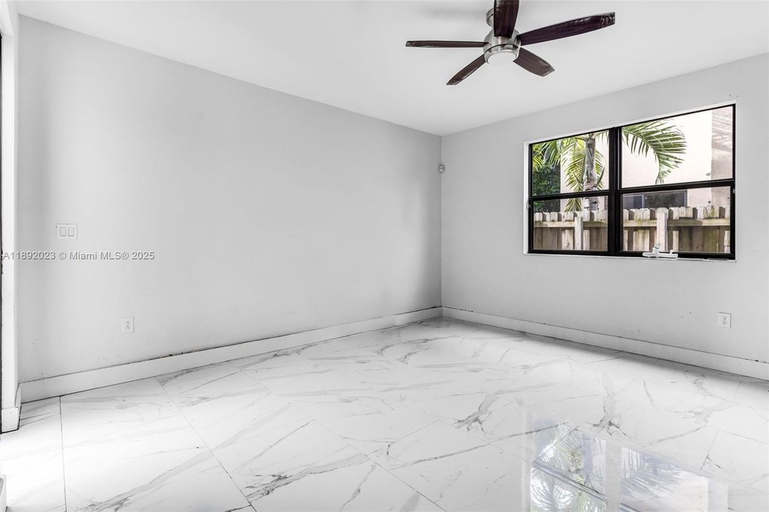 Active With Contract: $450,000 (5 beds, 2 baths, 2568 Square Feet)