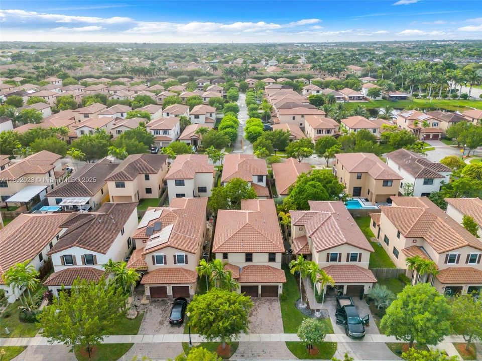 Active With Contract: $450,000 (5 beds, 2 baths, 2568 Square Feet)