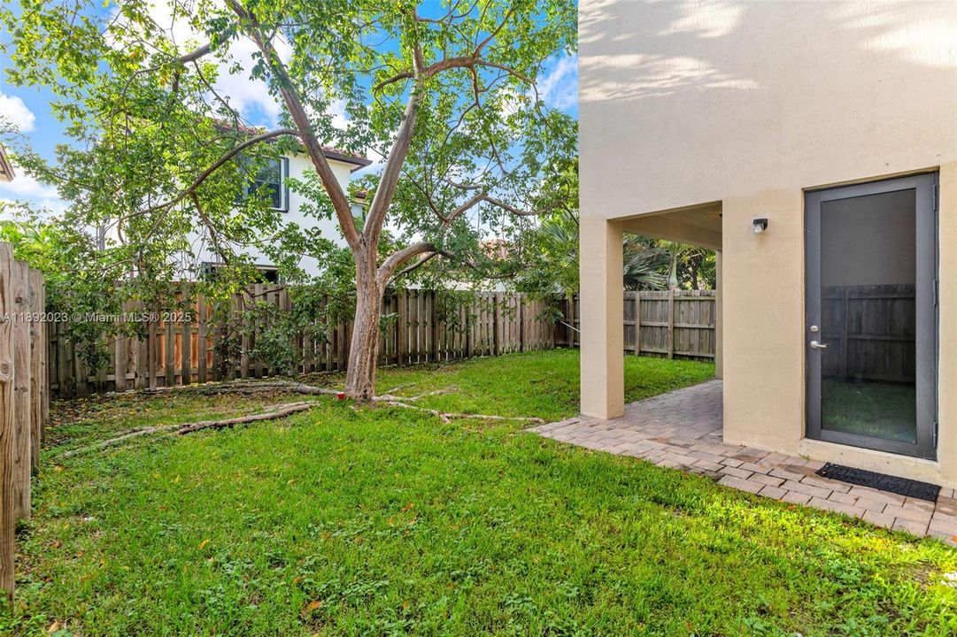 Active With Contract: $450,000 (5 beds, 2 baths, 2568 Square Feet)
