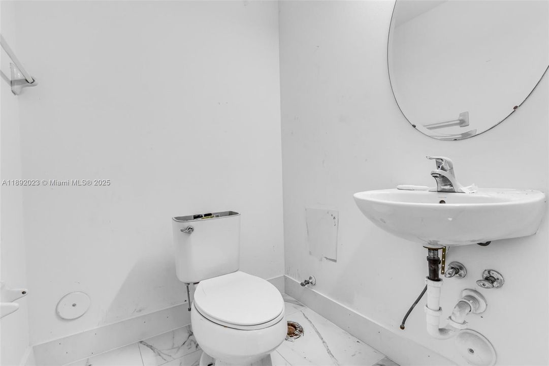 Active With Contract: $450,000 (5 beds, 2 baths, 2568 Square Feet)