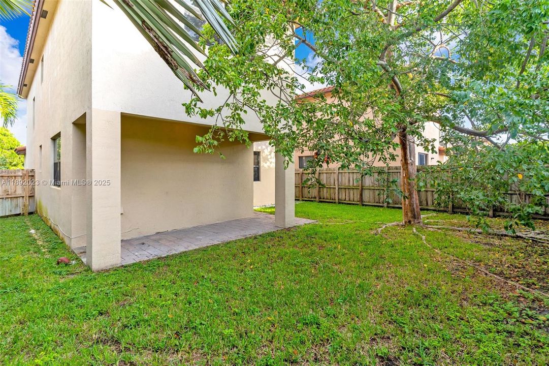 Active With Contract: $450,000 (5 beds, 2 baths, 2568 Square Feet)