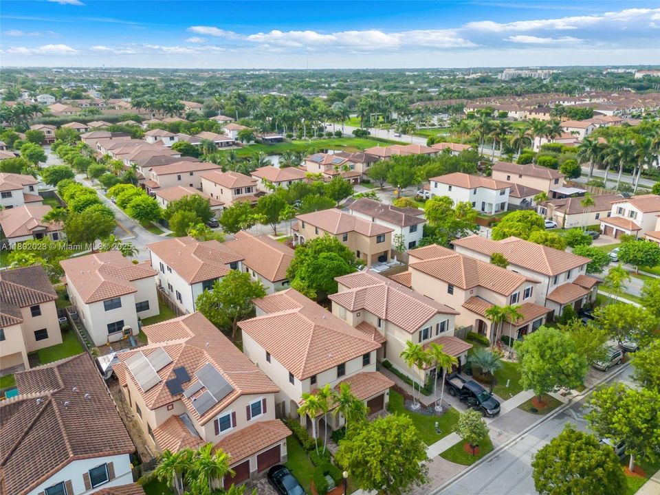 Active With Contract: $450,000 (5 beds, 2 baths, 2568 Square Feet)