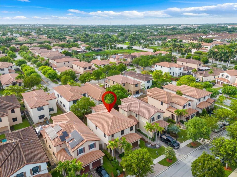 Active With Contract: $450,000 (5 beds, 2 baths, 2568 Square Feet)