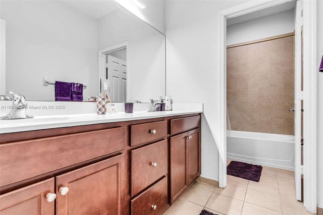 Active With Contract: $450,000 (5 beds, 2 baths, 2568 Square Feet)