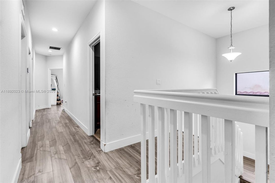 Active With Contract: $450,000 (5 beds, 2 baths, 2568 Square Feet)