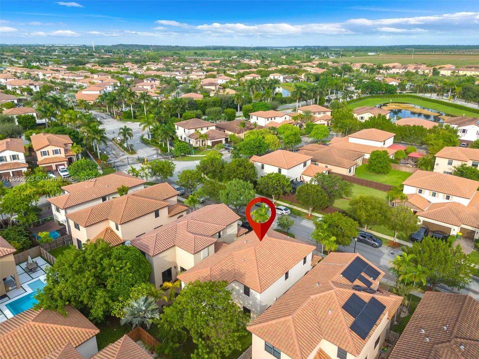 Active With Contract: $450,000 (5 beds, 2 baths, 2568 Square Feet)