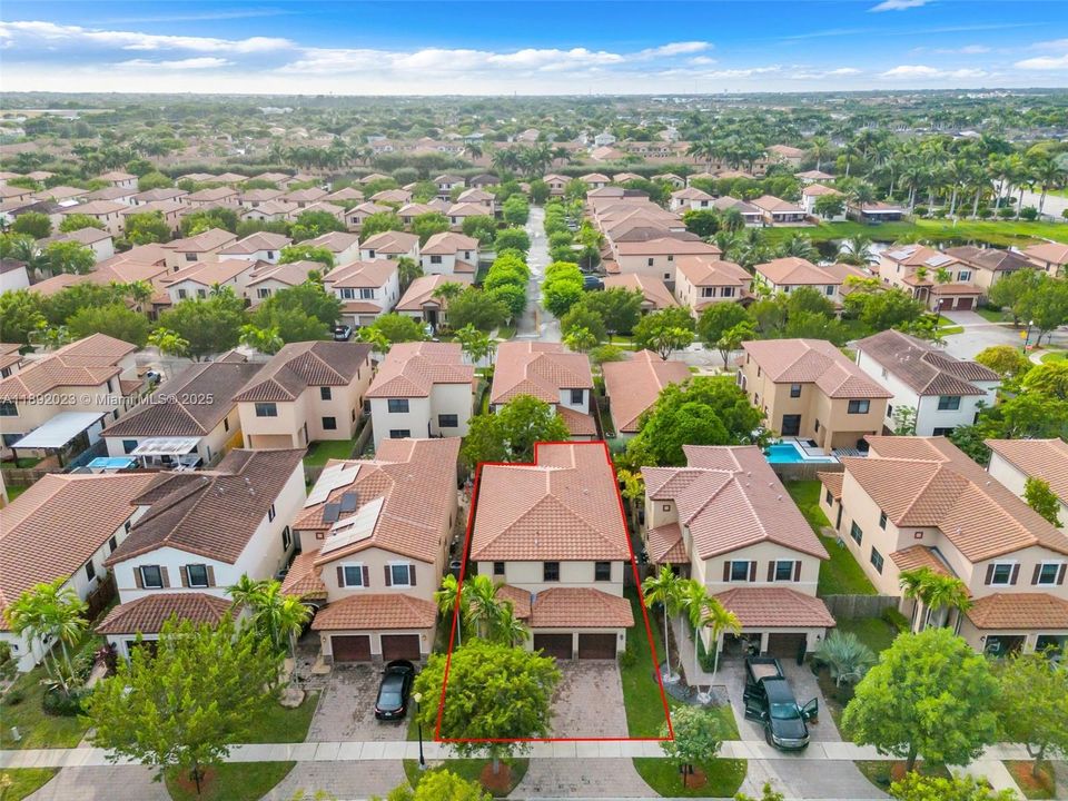 Active With Contract: $450,000 (5 beds, 2 baths, 2568 Square Feet)