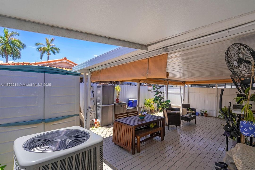 En Venta: $570,000 (3 camas, 2 baños, 1387 Pies cuadrados)