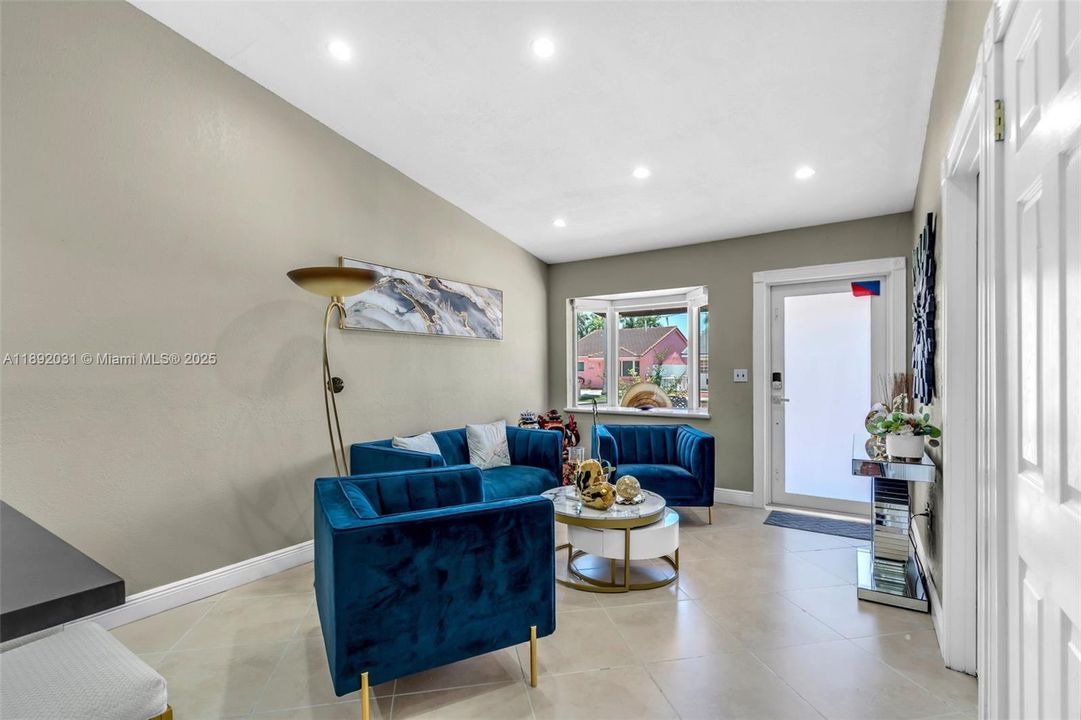 En Venta: $570,000 (3 camas, 2 baños, 1387 Pies cuadrados)