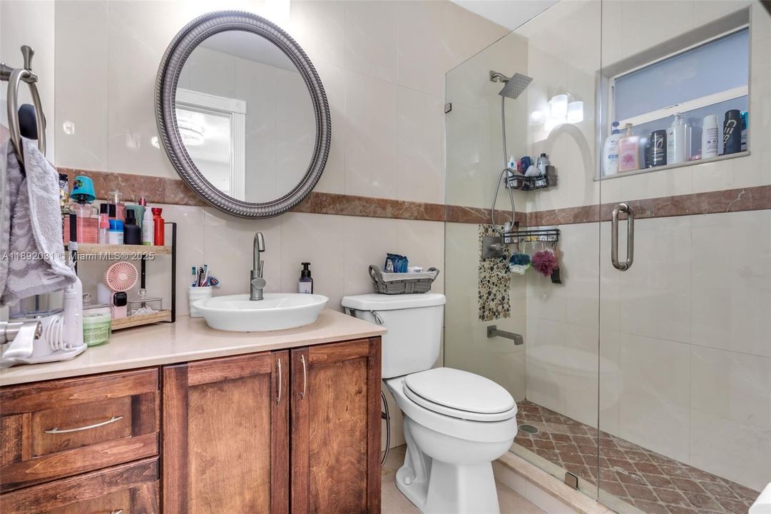 En Venta: $570,000 (3 camas, 2 baños, 1387 Pies cuadrados)