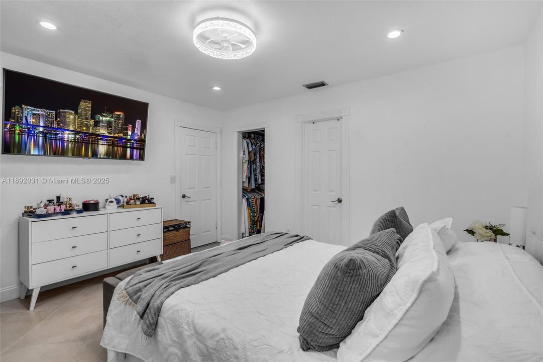 En Venta: $570,000 (3 camas, 2 baños, 1387 Pies cuadrados)