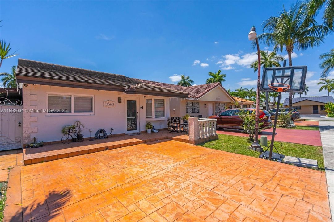 En Venta: $570,000 (3 camas, 2 baños, 1387 Pies cuadrados)