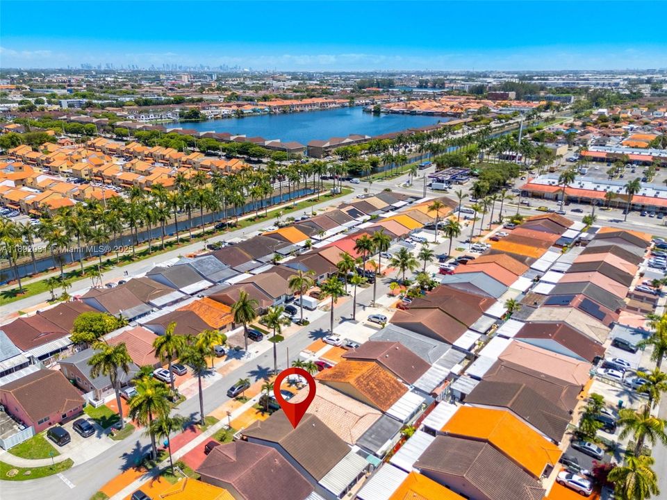 En Venta: $570,000 (3 camas, 2 baños, 1387 Pies cuadrados)