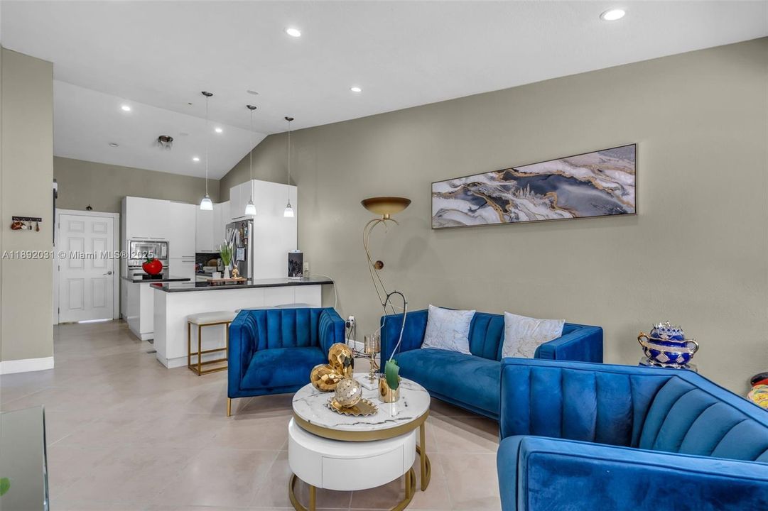 En Venta: $570,000 (3 camas, 2 baños, 1387 Pies cuadrados)