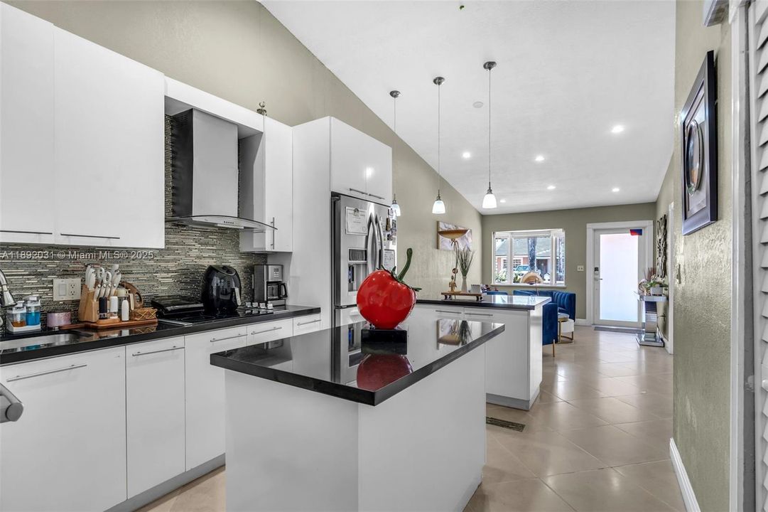 En Venta: $570,000 (3 camas, 2 baños, 1387 Pies cuadrados)