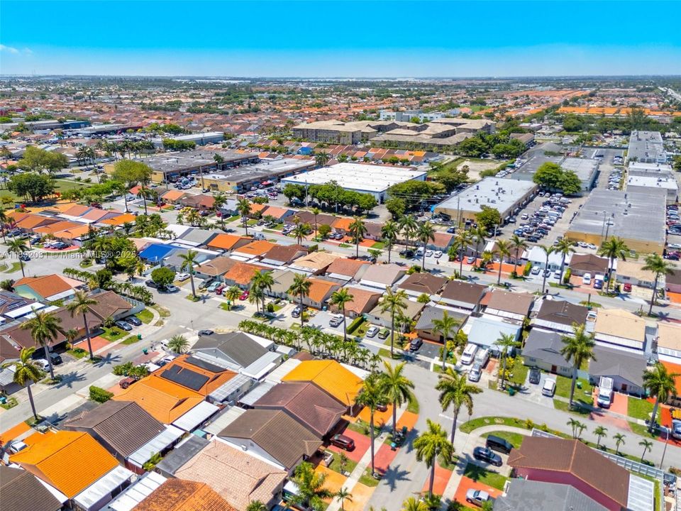 En Venta: $570,000 (3 camas, 2 baños, 1387 Pies cuadrados)