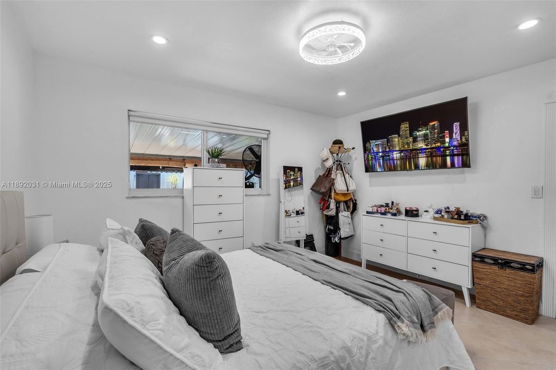 En Venta: $570,000 (3 camas, 2 baños, 1387 Pies cuadrados)