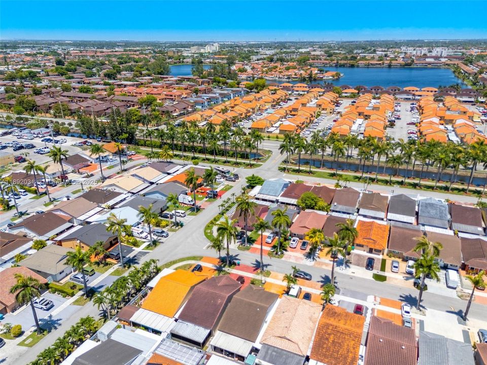 En Venta: $570,000 (3 camas, 2 baños, 1387 Pies cuadrados)