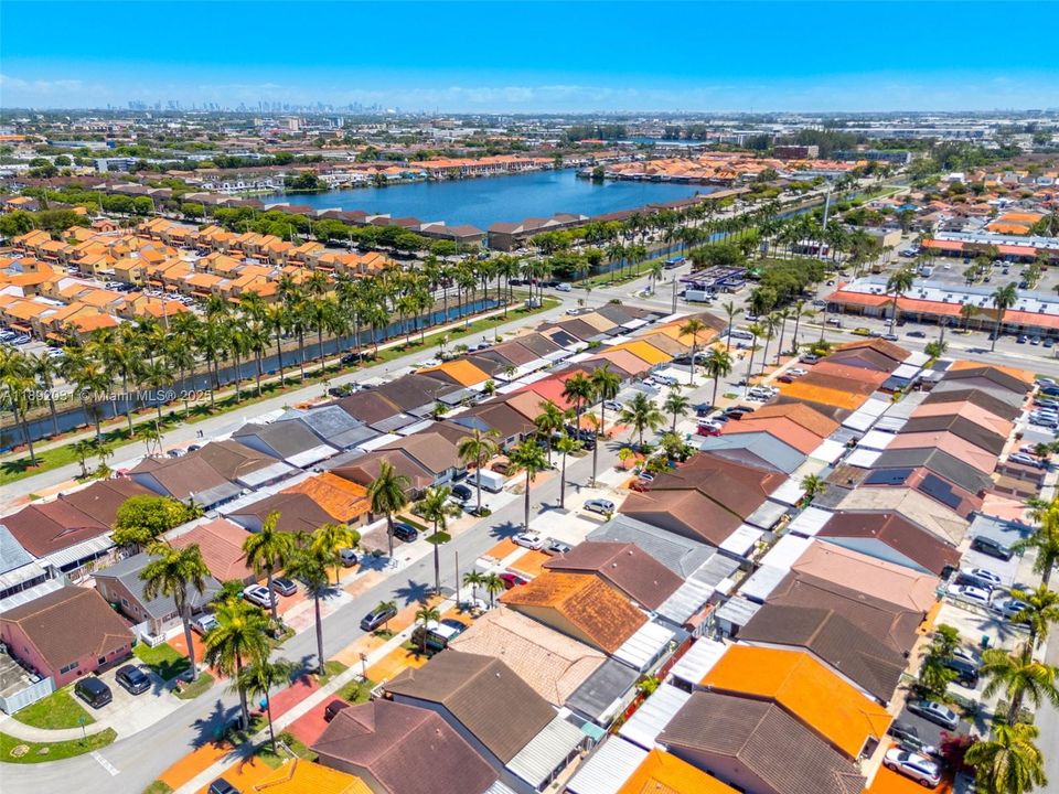 En Venta: $570,000 (3 camas, 2 baños, 1387 Pies cuadrados)