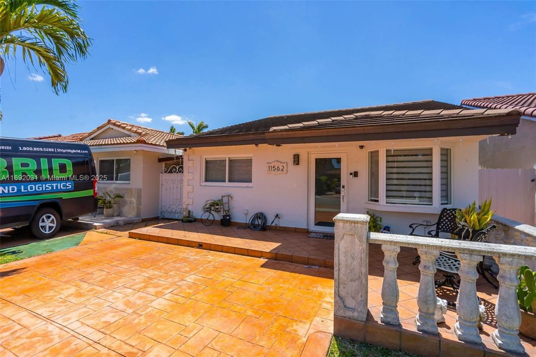 En Venta: $570,000 (3 camas, 2 baños, 1387 Pies cuadrados)